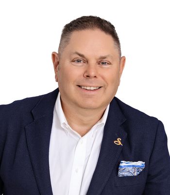 Portrait of Brad Bell, Broker Associate.